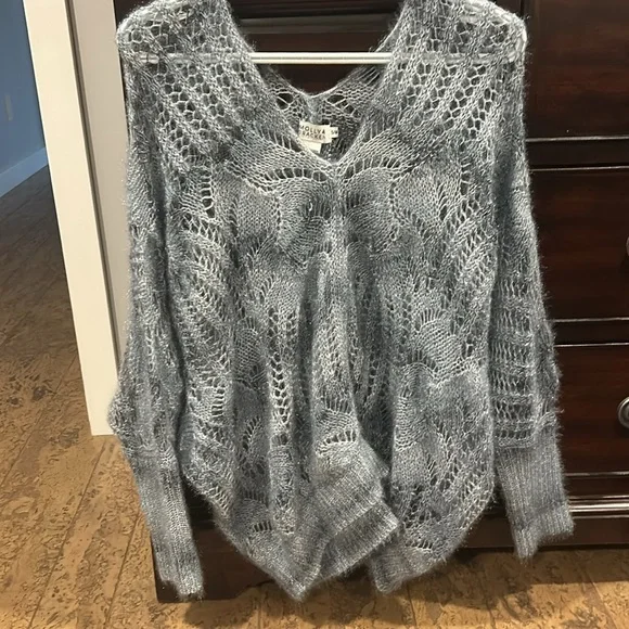 Molly Bracken sweater - Picture 4 of 4